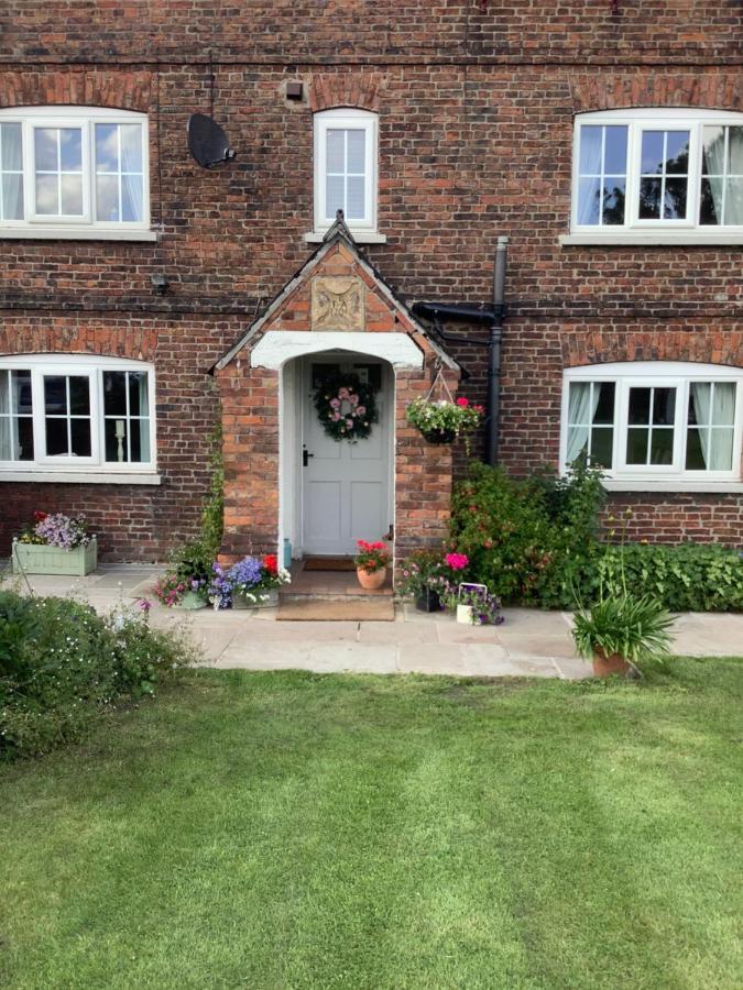 Birtles Farm Bed And Breakfast Knutsford Exterior photo