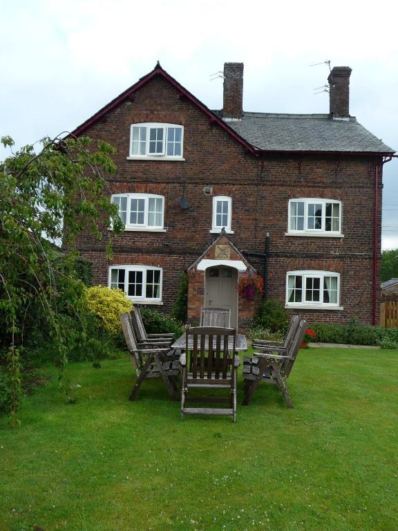 Birtles Farm Bed And Breakfast Knutsford Exterior photo