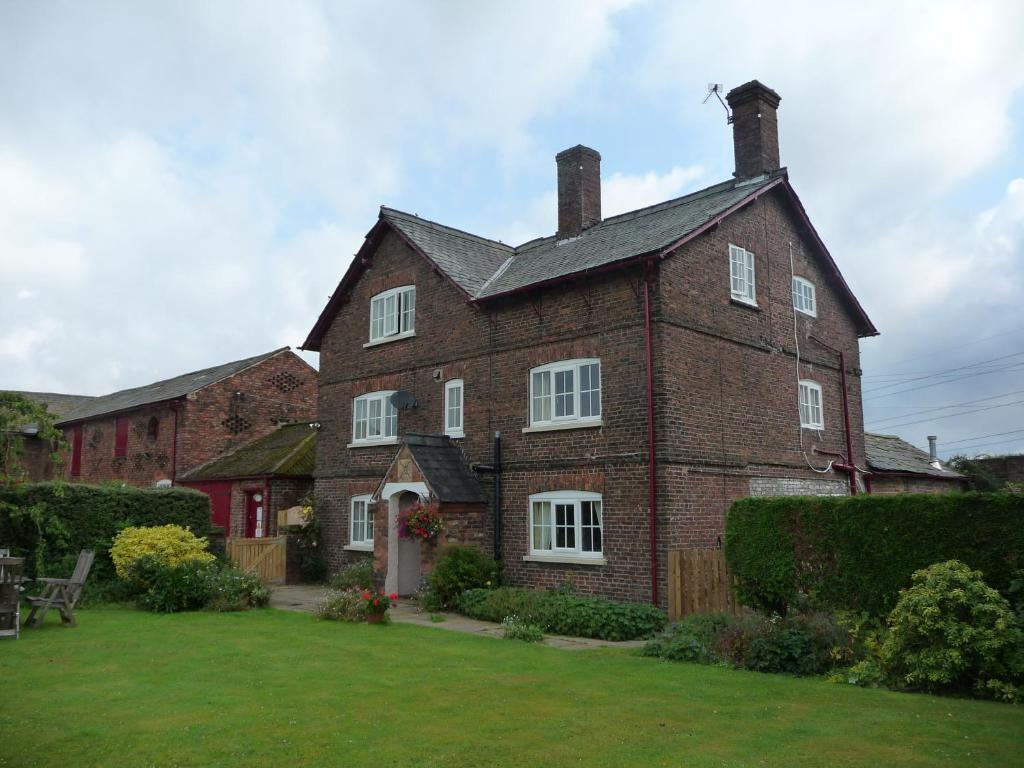 Birtles Farm Bed And Breakfast Knutsford Exterior photo