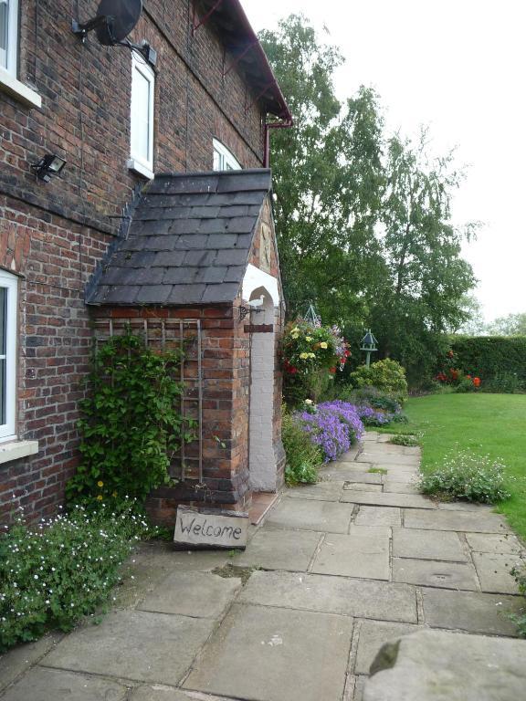 Birtles Farm Bed And Breakfast Knutsford Exterior photo